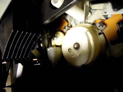 Grundig Performing Arts M 25 -- CDC7 Modul -Kurvenrad das durch Drehung in drei verschiedene Ruhepositionen die Betriebsmodi bestimmt- April 2021b