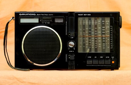 Grundig Yacht Boy 650 radio receiver (2) photo