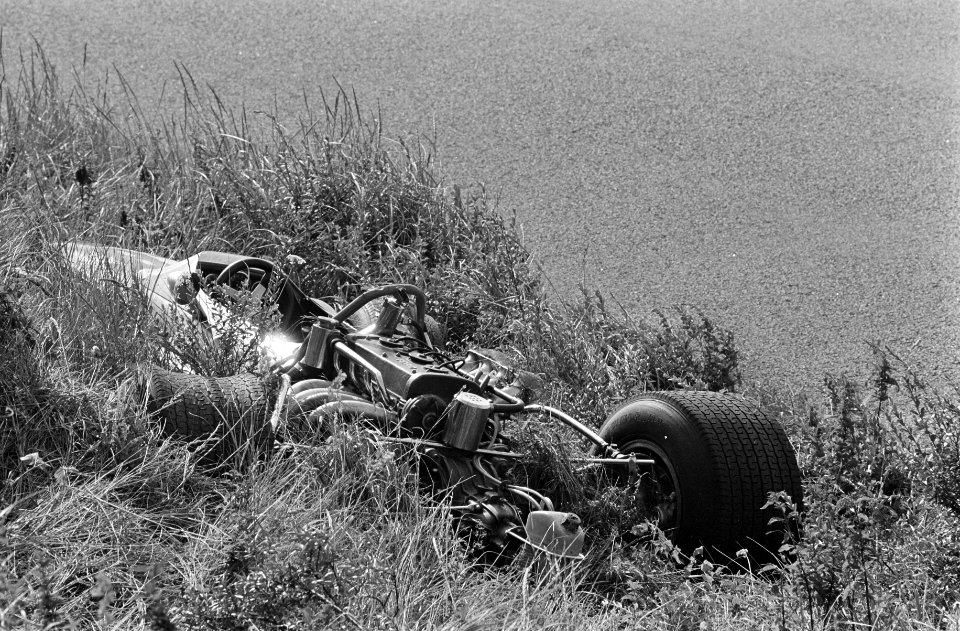 Grote Prijs van Zandvoort formule II . De vernielde wagen waar Clay Regazzoni on, Bestanddeelnr 921-5453