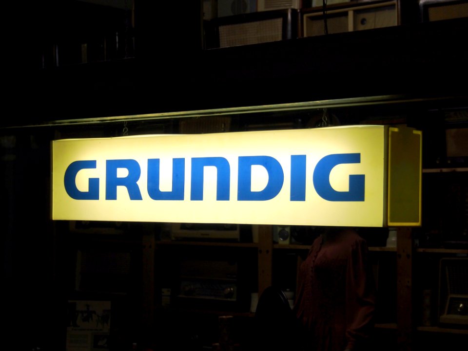 Grundig lichtreklame