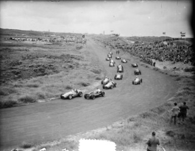 Grote Prijs Nederlandse autoraces Zandvoort. Eerste bocht, Bestanddeelnr 905-2686