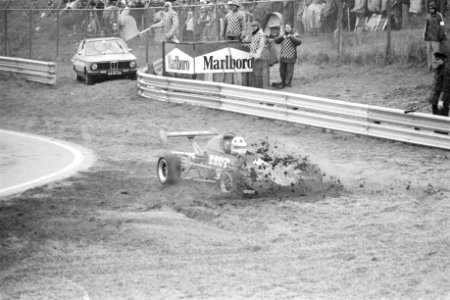 Grote Prijs van Zandvoort autoraces Arthur van Dedum vliegt uit de baan, Bestanddeelnr 929-1564