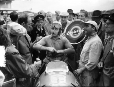 Grote Prijs Nederlandse autoraces Zandvoort. Winnaar Askari en Z. K. M. de Prins, Bestanddeelnr 905-2689