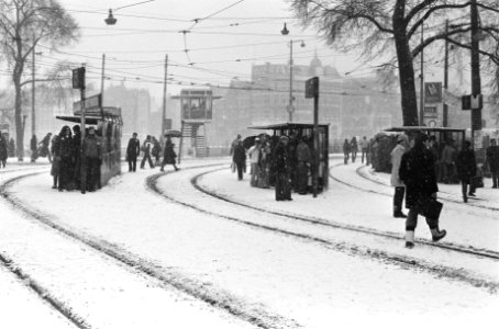 Grote sneeuwval maakt verkeer niet of nauweljks mogelijk geen treinverkeer op C, Bestanddeelnr 930-1210