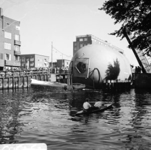 Grote tank blijft vast zitten onder Wiegbrug, Bestanddeelnr 919-4563 photo