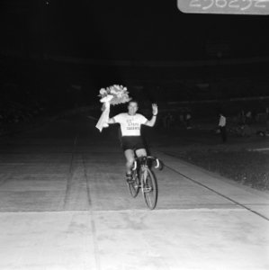 Grote wielerprijs van Amsterdam in Olympisch Stadion , Amsterdam Damiano met bl, Bestanddeelnr 923-6232