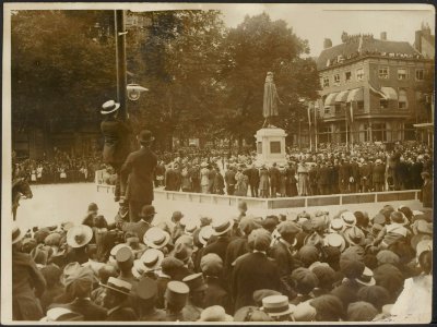 Grote menigte bij de onthulling van het standbeeld van Johan de Witt in Den Haag, Bestanddeelnr 158-2140