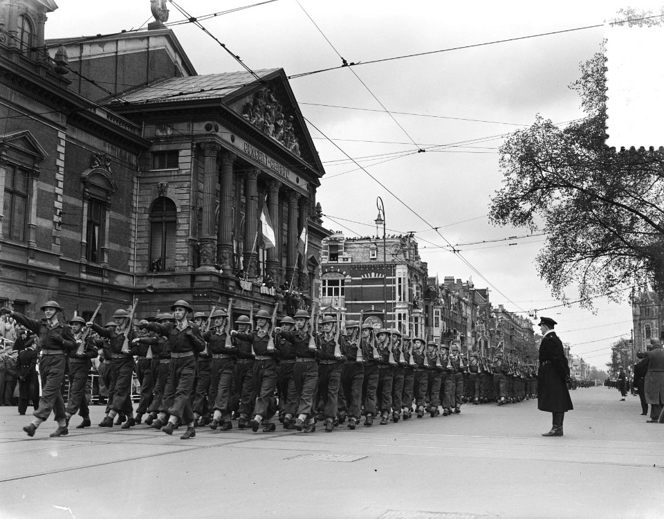 Grote militarie mars door Amsterdam, Bestanddeelnr 905-6961
