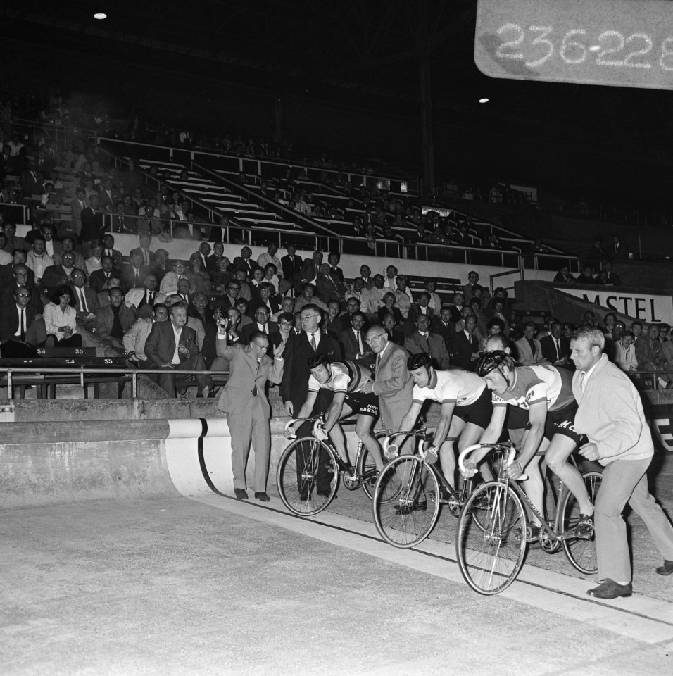 Grote wielerprijs van Amsterdam in Olympisch Stadion , Amsterdam, Bestanddeelnr 923-6228