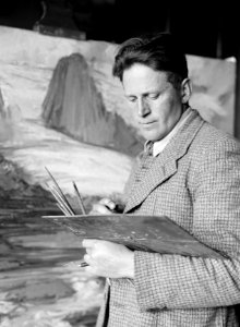 Guðmundur Einarsson (1895-1963), beeldend kunstenaar uit Miðdal, in diens atelie, Bestanddeelnr 190-0342