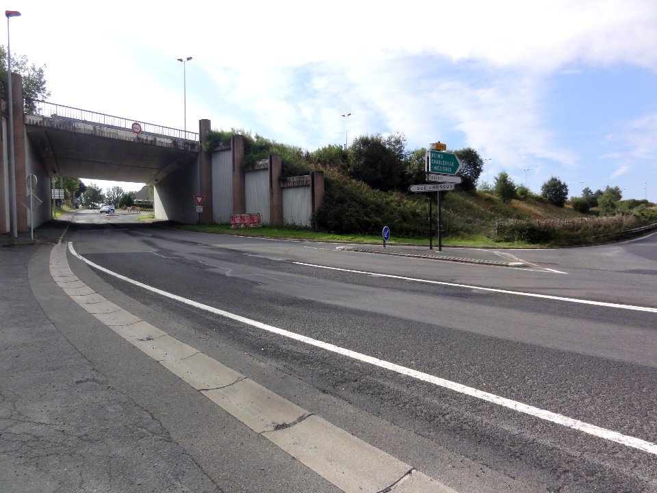Gué d'Hossus, viaduc sous l'autoroute A304 (D985)