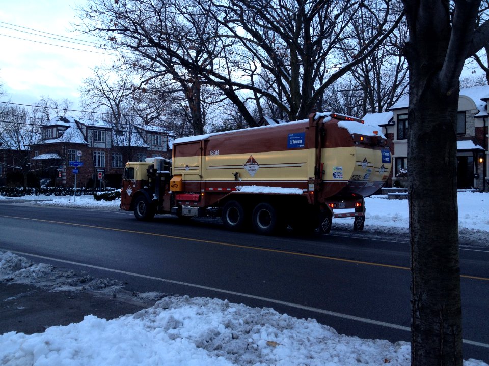 GTA Mack Garbage Truck Miller 02