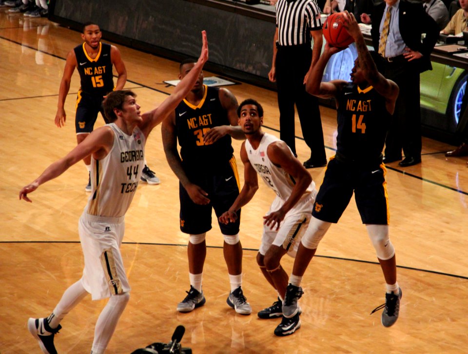 GT vs NC A&T basketball Dec 2016 - Raymon Pratt shooting