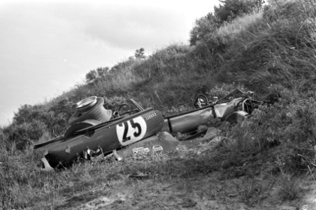 Grote Prijs van Zandvoort formule II . De vernielde wagen waarin Chris Lambert o, Bestanddeelnr 921-5454