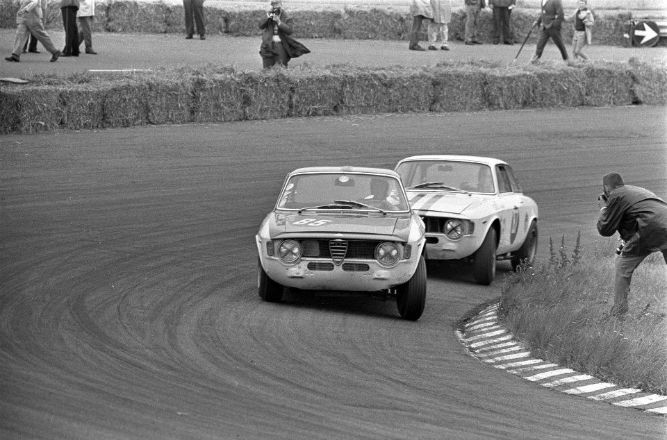 Grote Prijs van Zandvoort Formule II . Rob Slotemaker in Alfa Romeo GTA in aktie, Bestanddeelnr 920-5535