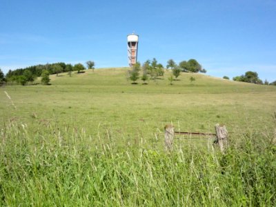 Guébling (Moselle) paysage avec château d'eau