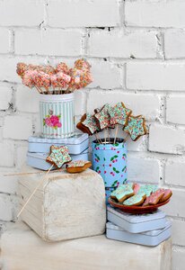 Shabby chic gingerbread cans