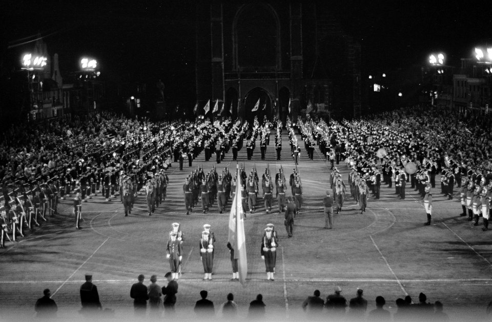 Grote repetitie van de Taptoe te Delft Overzicht van finale, Bestanddeelnr 912-8635