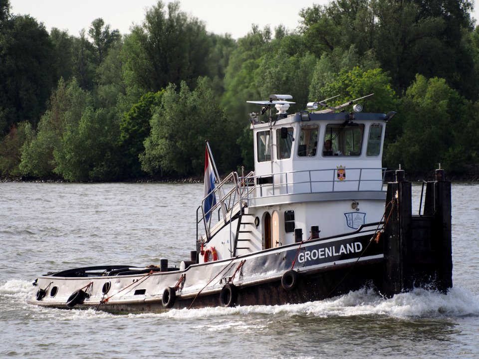 Groenland - ENI 02310124 on the Nieuwe Maas river, pic1