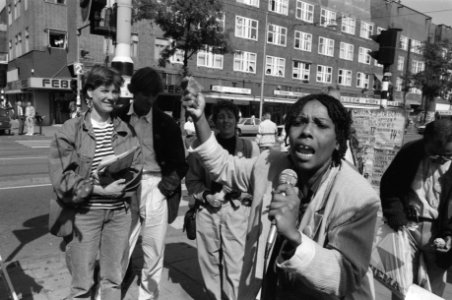 GroenLinks kandidaten in Amsterdam-west, links Andrée van Es en Ellin Robles, Bestanddeelnr 934-4953