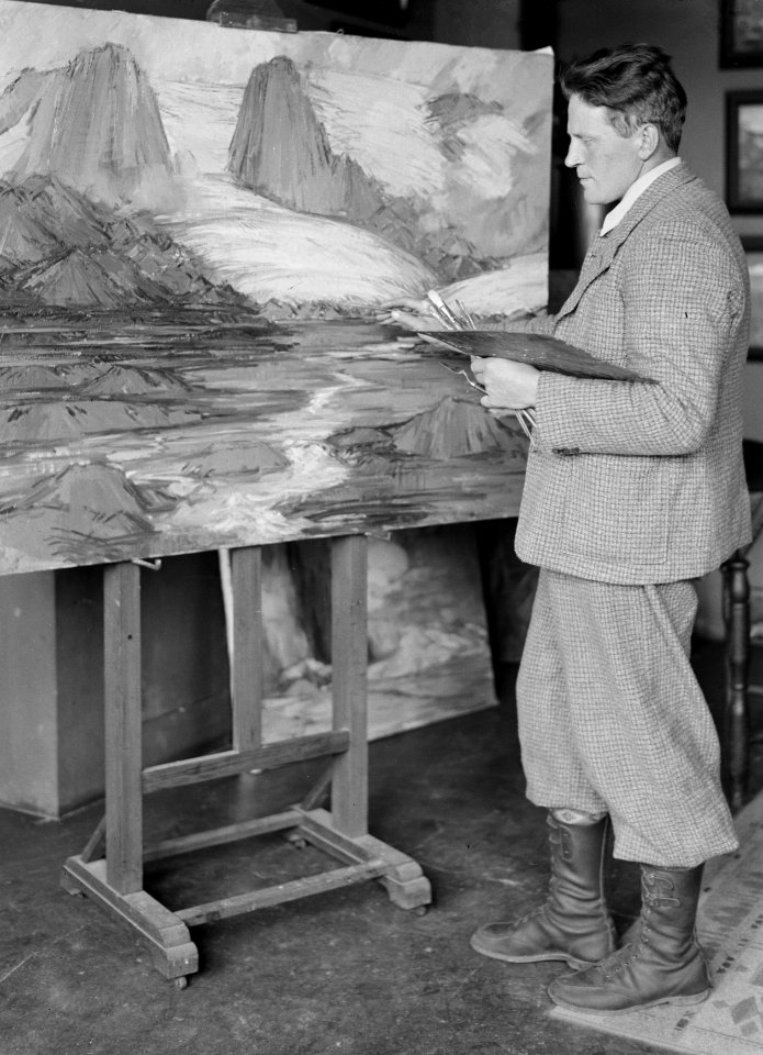 Guðmundur Einarsson (1895-1963), beeldend kunstenaar uit Miðdal, in diens atelie, Bestanddeelnr 190-0340