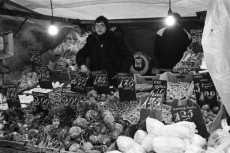 Groentestal op de Albert Cuypmarkt in Amsterdam in verband met hoge prijzen door, Bestanddeelnr 931-8767