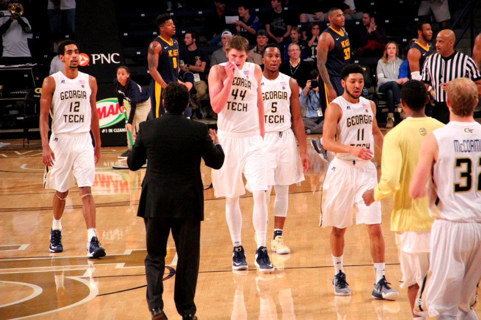GT vs NC A&T basketball Dec 2016 - GT players timeout