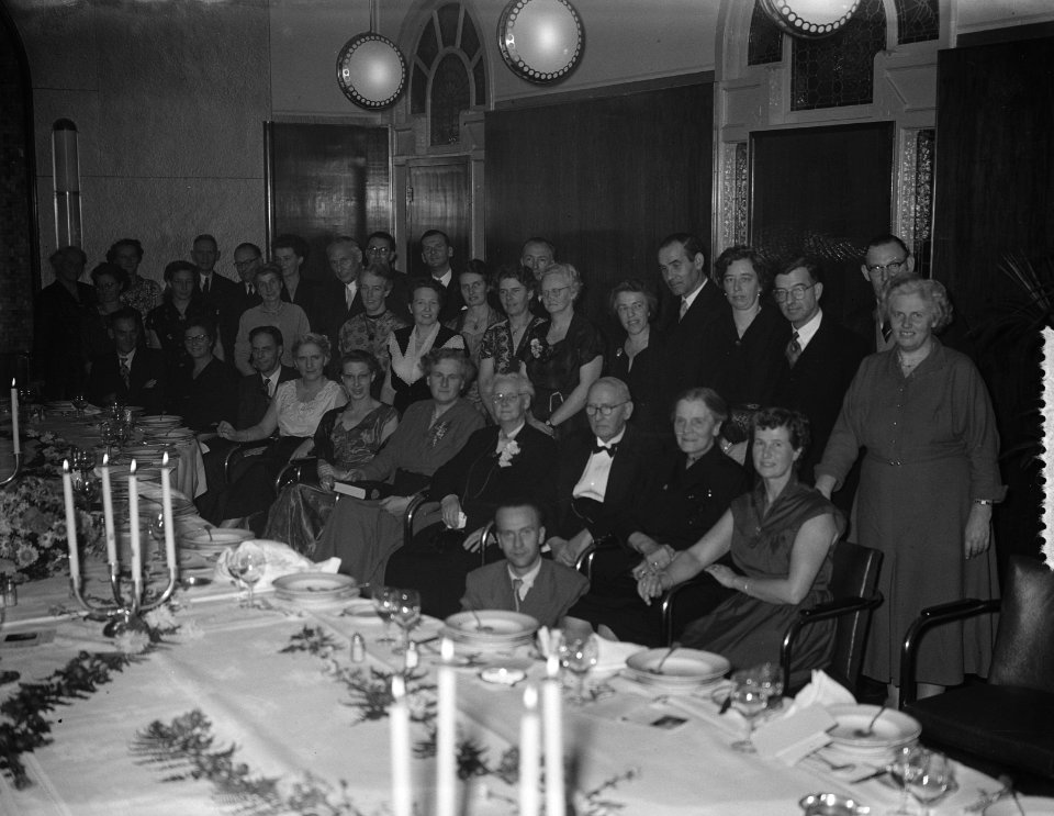 Groep diner mevrouw Ds. Modderman, Bestanddeelnr 907-4332
