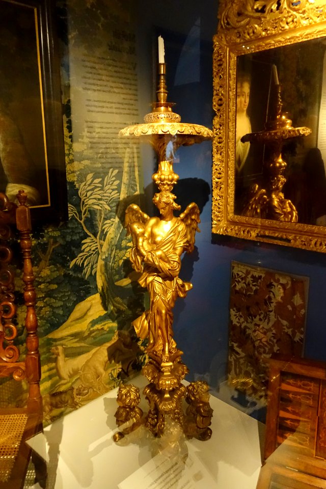 Guéridon from Drottningholm Palace, one of a pair, probably by Burchardt Precht, Stockholm, late 17th century, carved and gilt wood - Nordiska museet - Stockholm, Sweden - DSC09857