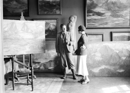 Guðmundur Einarsson (1895-1963), beeldend kunstenaar uit Miðdal, in diens atelie, Bestanddeelnr 190-0339