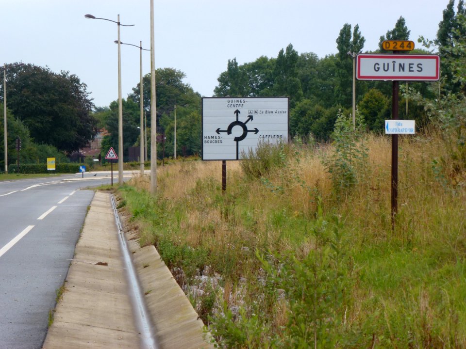 Guînes (Pas-de-Calais) city limit sign