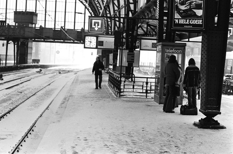 Grote sneeuwval maakt verkeer niet of nauweljks mogelijk geen treinverkeer op C, Bestanddeelnr 930-1208