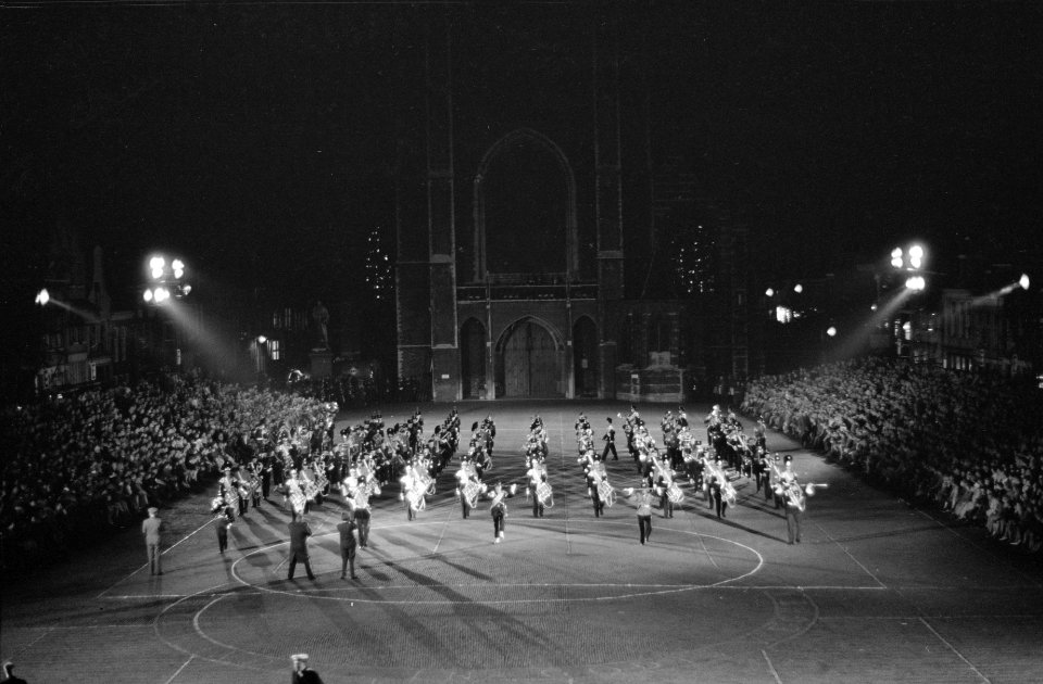Grote repetitie van de Taptoe te Delft. Overzicht van finale, Bestanddeelnr 912-8632