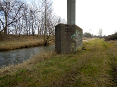 Großdeubener Pleißebrücke die Bundesstraße 2 überführend -Strömungsteiler- im März 2018a