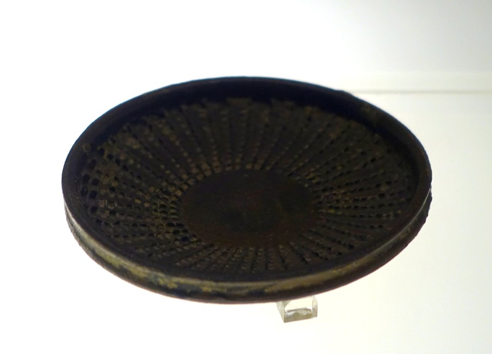 Grinding plate, China, Liulichang kiln, unearthed from Liulichang Kiln, Chengdu, Song dynasty, 960-1279 AD, brown-glazed ceramic - Sichuan Provincial Museum - Chengdu, China - DSC04198
