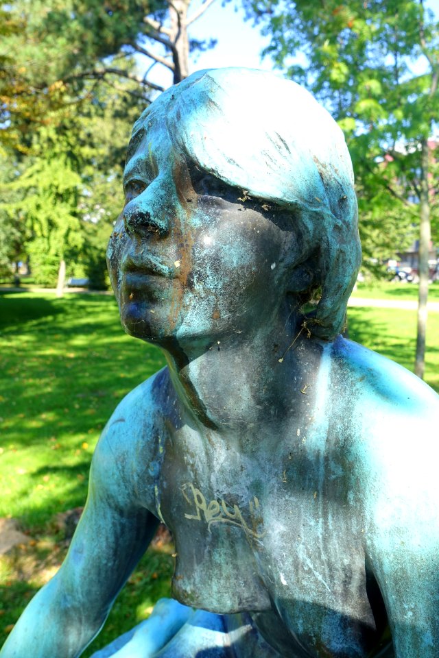 Grodan by Per Hasselberg, in Hoglands park - Karlskrona, Sweden - DSC08327