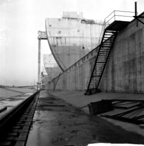 Groeiend eiland in het Haringvliet, detail van een pijler, Bestanddeelnr 911-9859