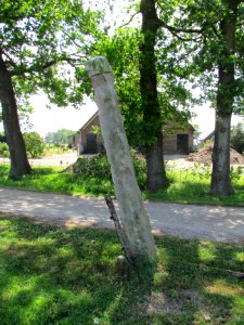 Grenspaal Het Loo (kruising bij Klarenbeek)