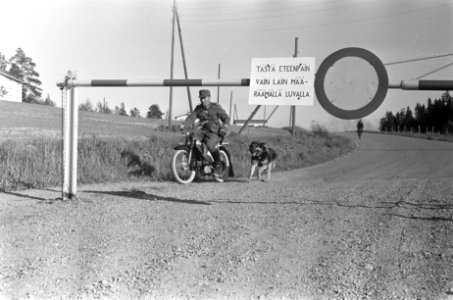 Grenspost aan de Fins-Russische grens bij Imatra, Bestanddeelnr 920-4768 photo