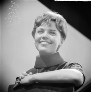 Greetje Kauffeld zingt Wat een dag het Nederlandse liedje voor het Eurovisie S, Bestanddeelnr 912-1033