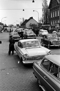 Grensdrukte bij Venlo, Duitse huismoeders doen inkopen in Venlo, Bestanddeelnr 915-0393