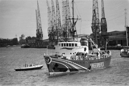 Greenpeace aktieschip Sirius uit Amsterdam vertrokken i.v.m. dumping in Atlantis, Bestanddeelnr 932-2900