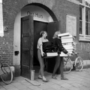 Groenen verrichten werk in Ons Huis aan de Nova Zemblastraat , de groenen aa, Bestanddeelnr 916-9129