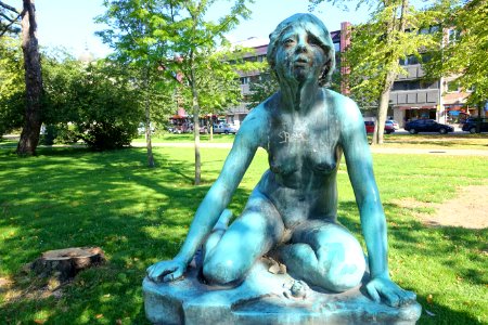 Grodan by Per Hasselberg, in Hoglands park - Karlskrona, Sweden - DSC08324