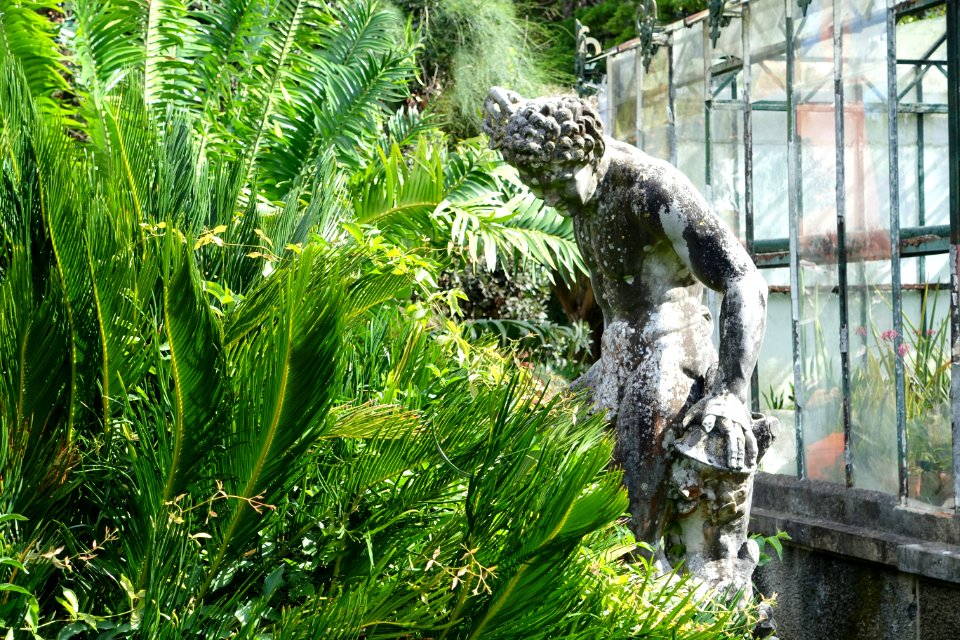 Greenhouse statuary - Jardim Botânico Tropical - Lisbon, Portugal - DSC06565