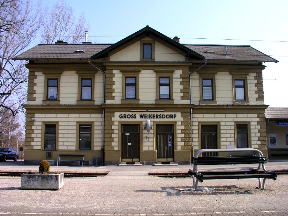 Großweikersdorf Aufnahmsgebäude 2
