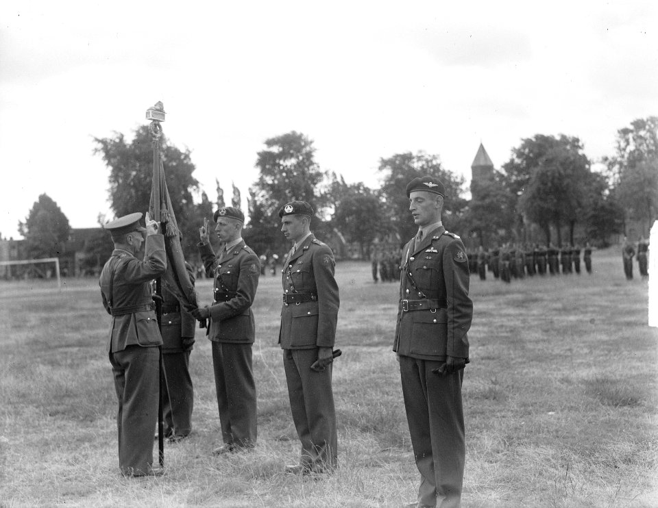 Grenadiers parade in Amersfoort Leusderweg, Bestanddeelnr 904-0221