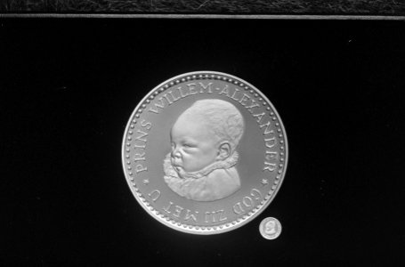 Grootste munt ter wereld ter gelegenheid van doop prins Alexander . De voorzijde, Bestanddeelnr 920-8095