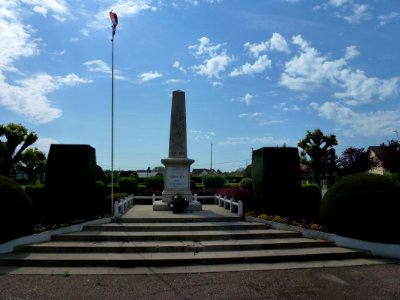 Grosly-sur-Risle (Eure, Fr) monument aux morts