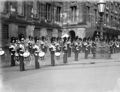 Grenadiers met tamboers, Bestanddeelnr 902-9956